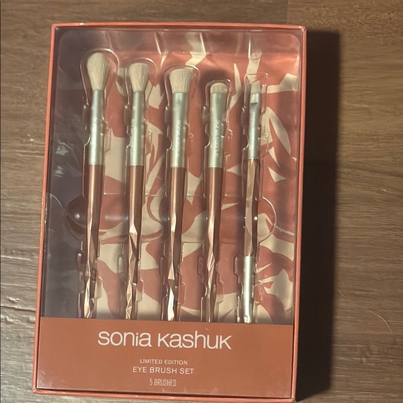 Sonia Kashuk Other - Sonia Kashuk Limited Edition Eye Brush Set - Silver and Brown